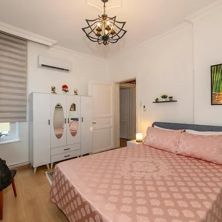 The Heaven On Heritage Street * Istanbul